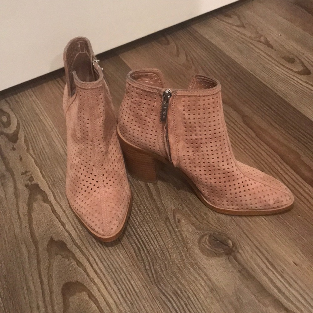 Pink 1.State suede bootie